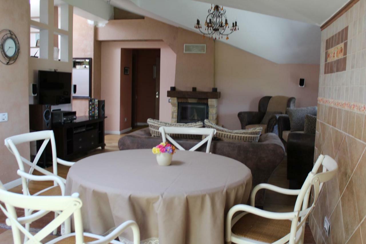 Vila Ramona โอโตเปนี ภายนอก รูปภาพ