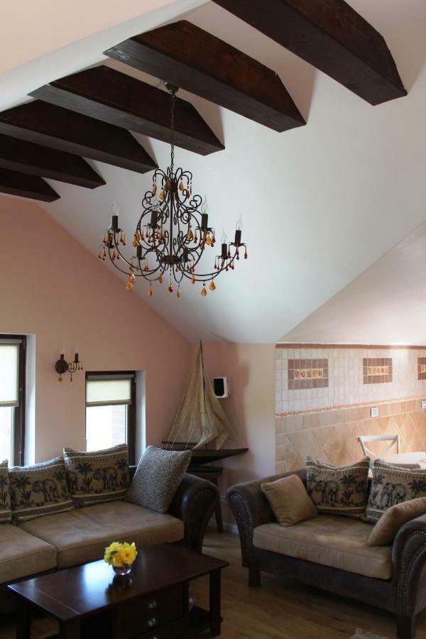 Vila Ramona โอโตเปนี ภายนอก รูปภาพ